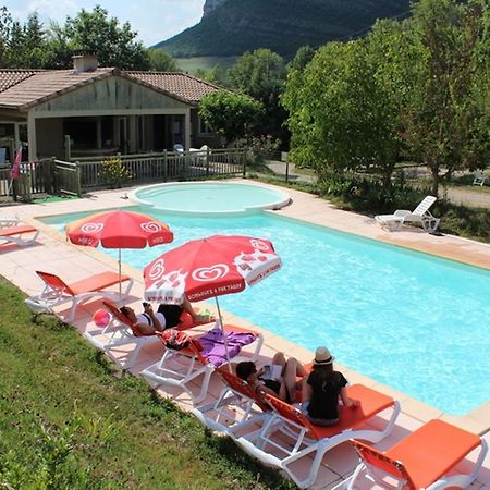 Causses & Vallees Vacances Hotel Saint-Georges-de-Luzencon Exterior photo